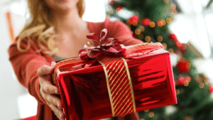 Magia cadourilor – o tradiție care ne unește de mii de ani